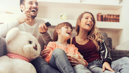 Ailecek izlenecek komedi filmleri önerisi mutluluk hormonu salgılıyor!